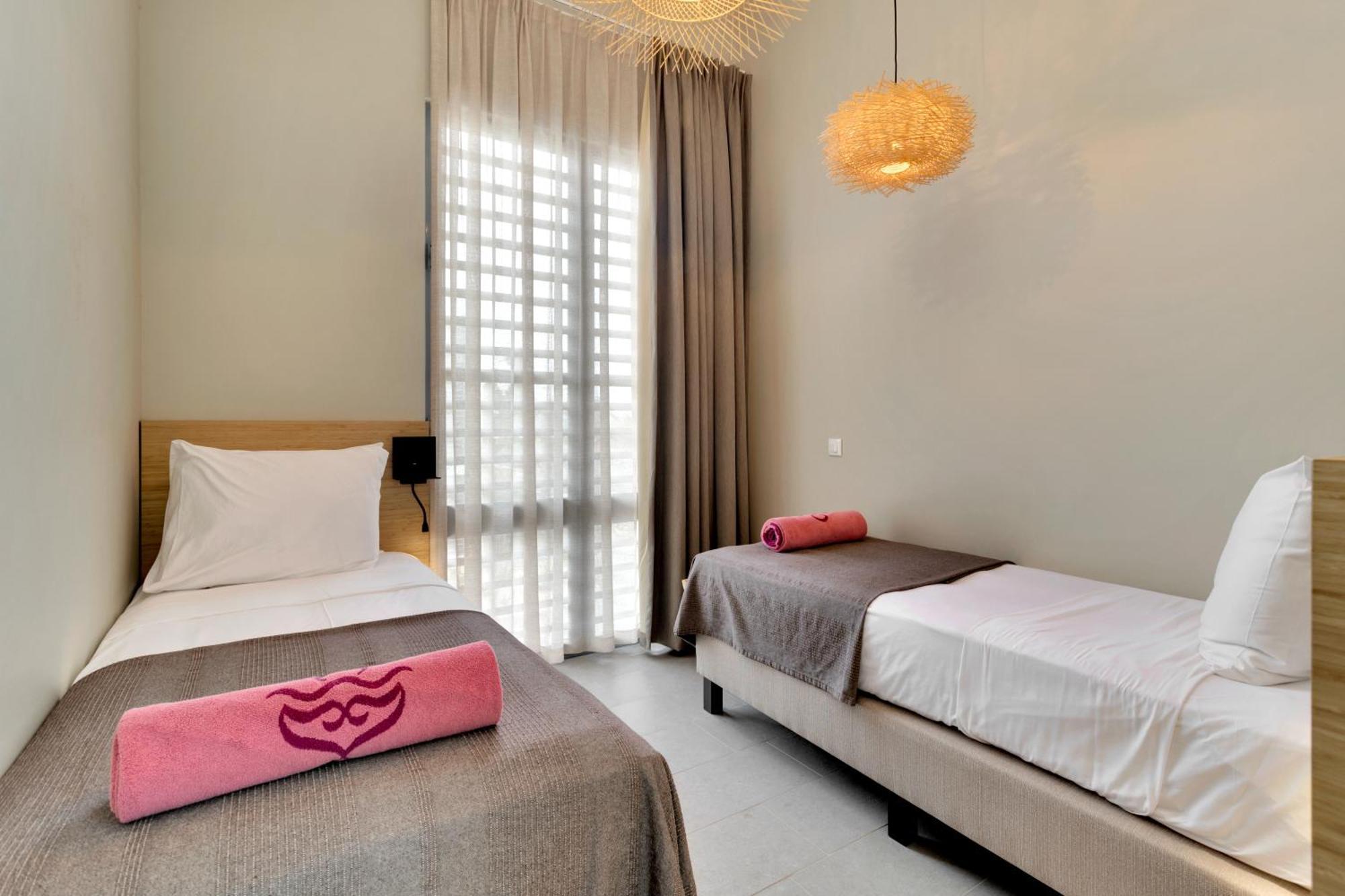 Delfins Beach Resort Bonaire, Tapestry Collection By Hilton Playa Eksteriør bilde