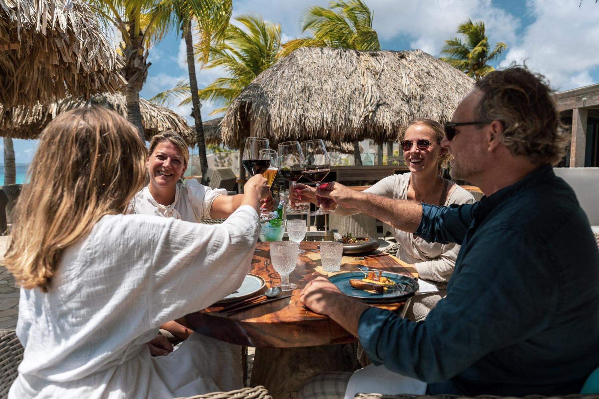 Delfins Beach Resort Bonaire, Tapestry Collection By Hilton Playa Eksteriør bilde