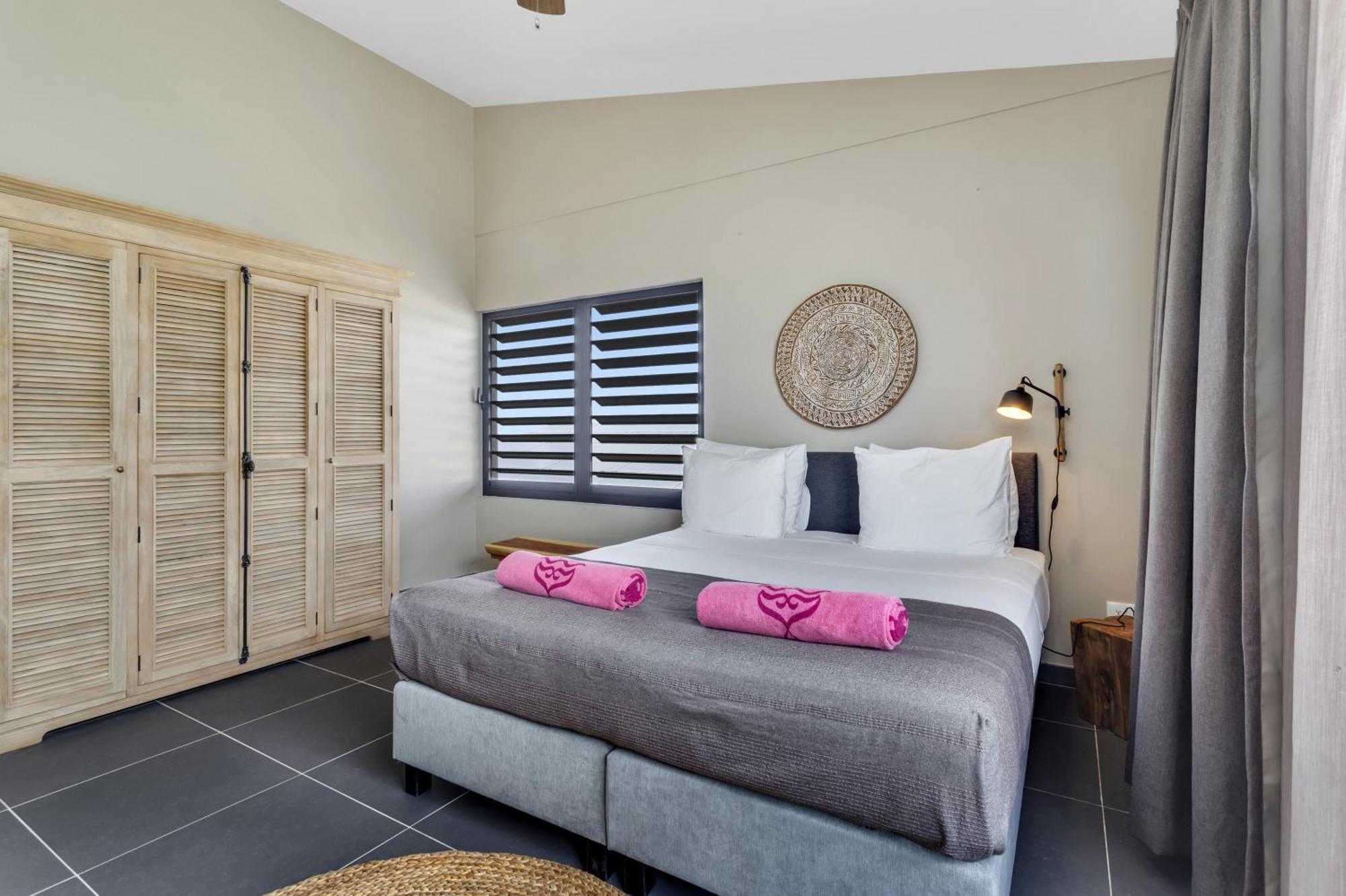 Delfins Beach Resort Bonaire, Tapestry Collection By Hilton Playa Eksteriør bilde