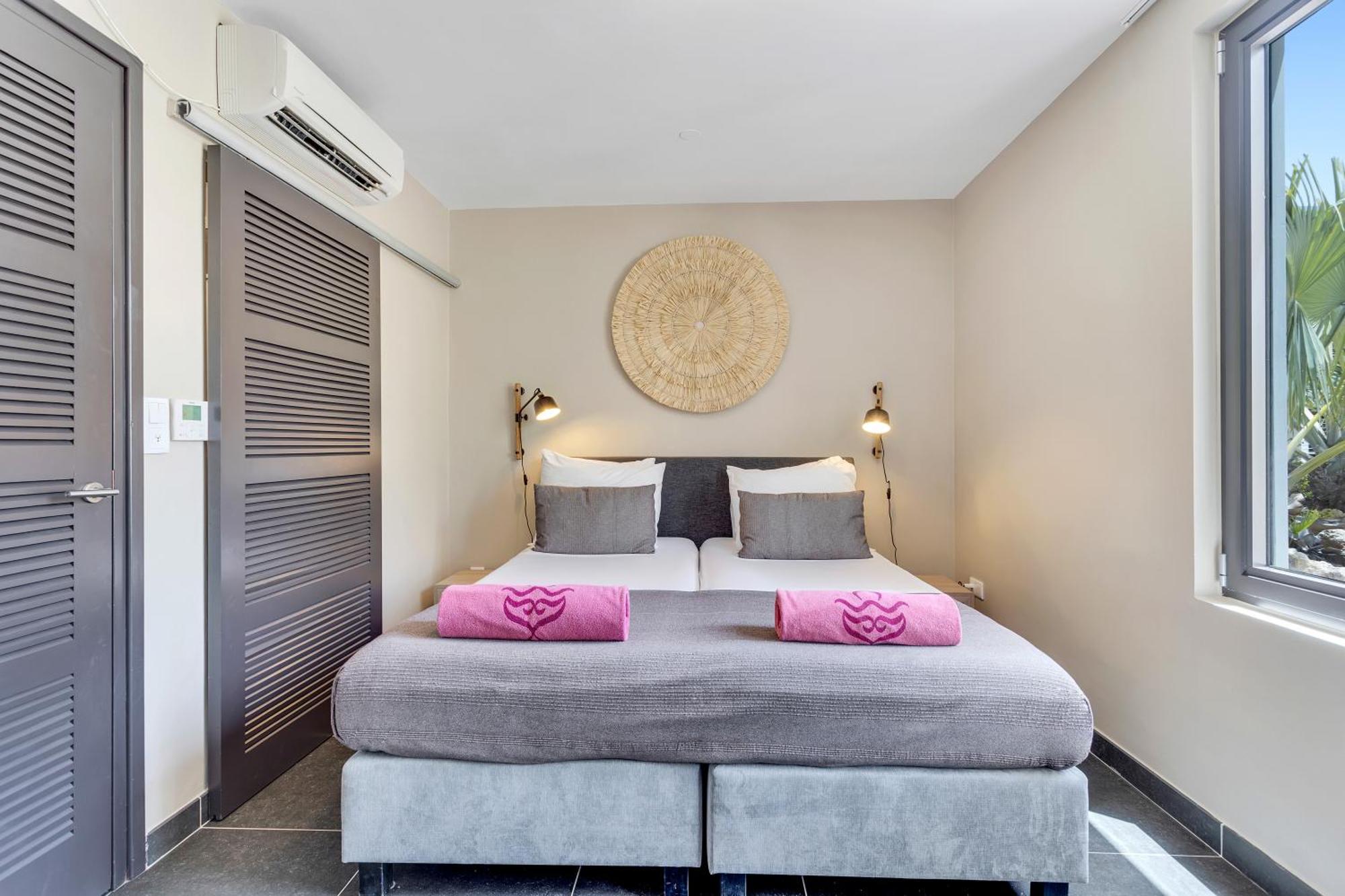 Delfins Beach Resort Bonaire, Tapestry Collection By Hilton Playa Eksteriør bilde